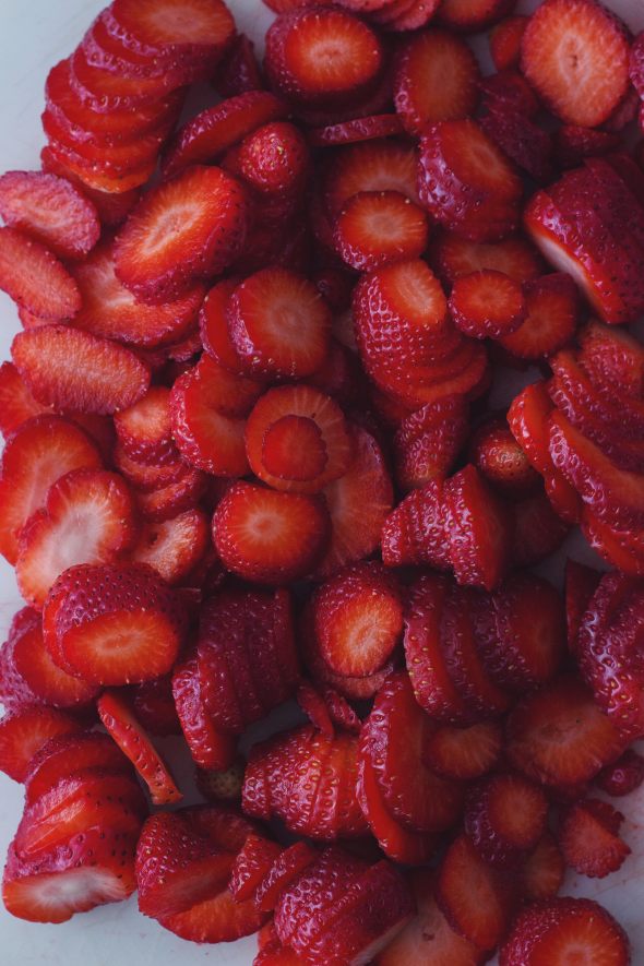 sliced strawberries